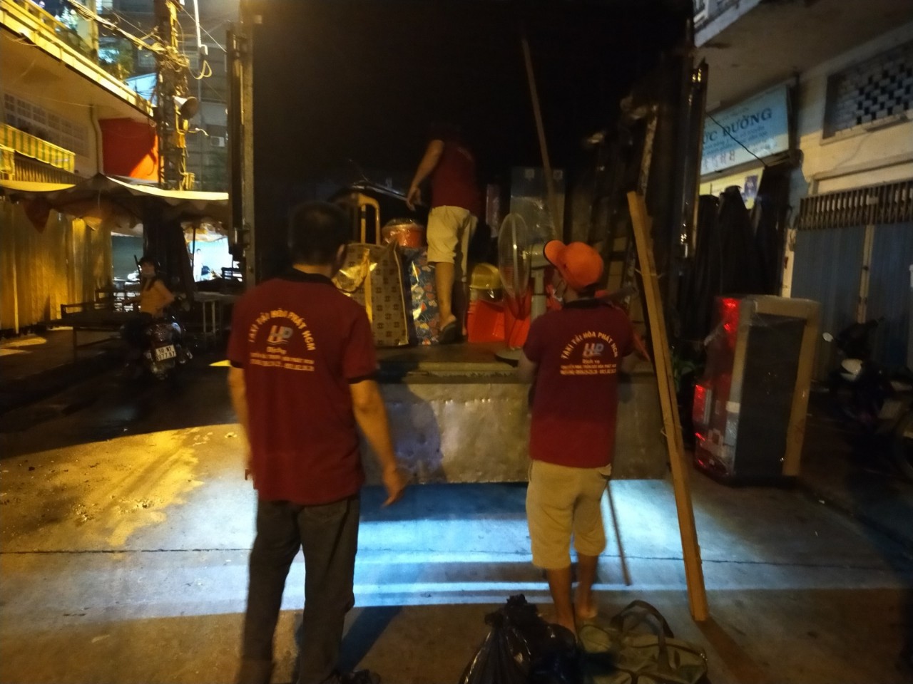 GIÁ VẬN CHUYỂN NHÀ VÀO BAN ĐÊM