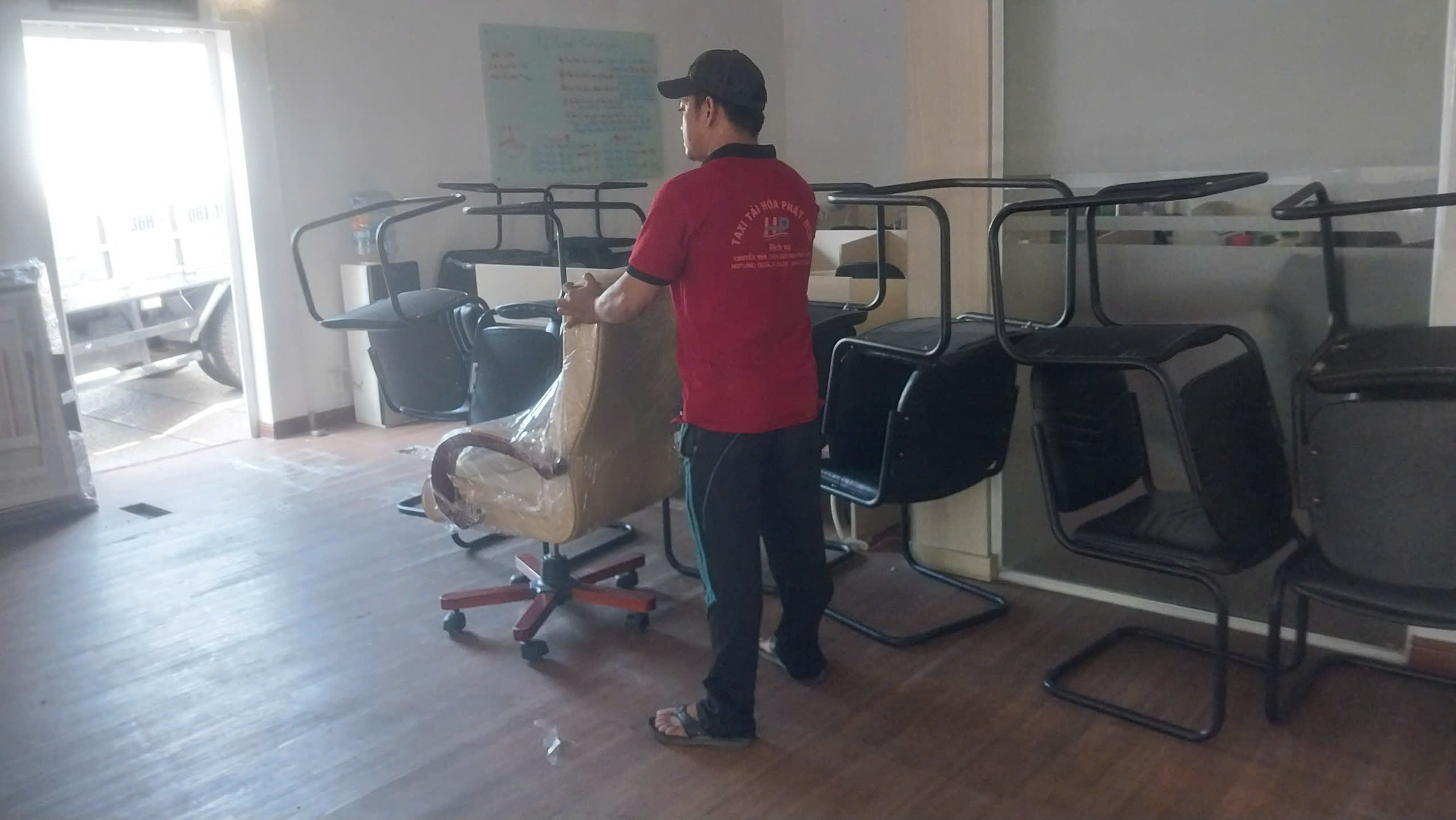 Dịch Vụ Chuyển Văn Phòng Trọn Gói: Giải Pháp Tối Ơi Cho Doanh Nghiệp Hiện Đại