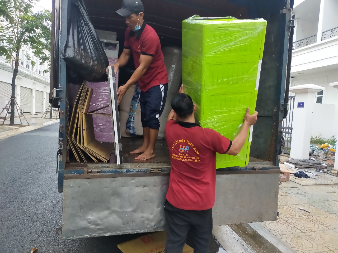 Mẹo Đóng Gói Đồ Dễ Vỡ Bảo Vệ Gốm Sứ Pha Lê An Toàn Tuyệt Đối